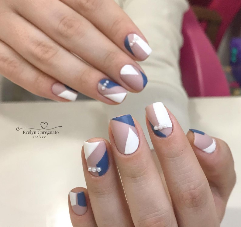 Unhas Decoradas com Desenhos Geométricos