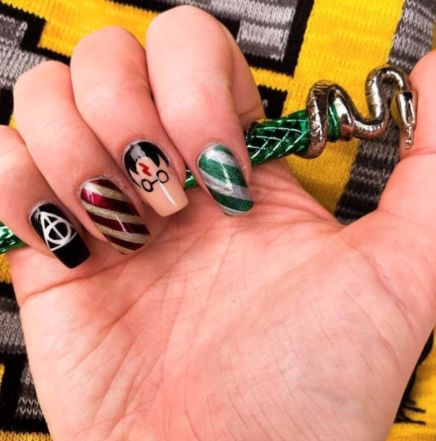 unhas decoradas série TV